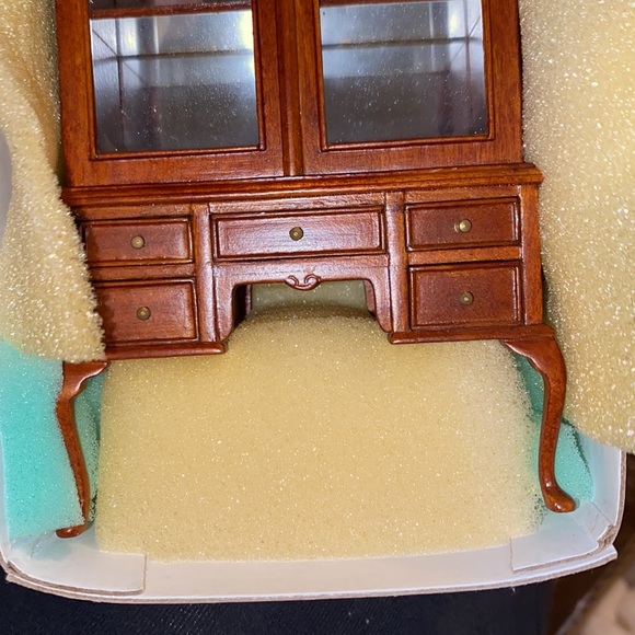 Bespaq dollhouse china cabinet - Picture 4 of 5